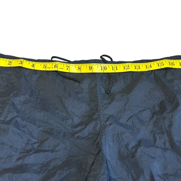 Vintage Columbia Black Nylon Shorts Womens M Y2K Hiking Outdoor Gorpcore - Picture 9 of 11